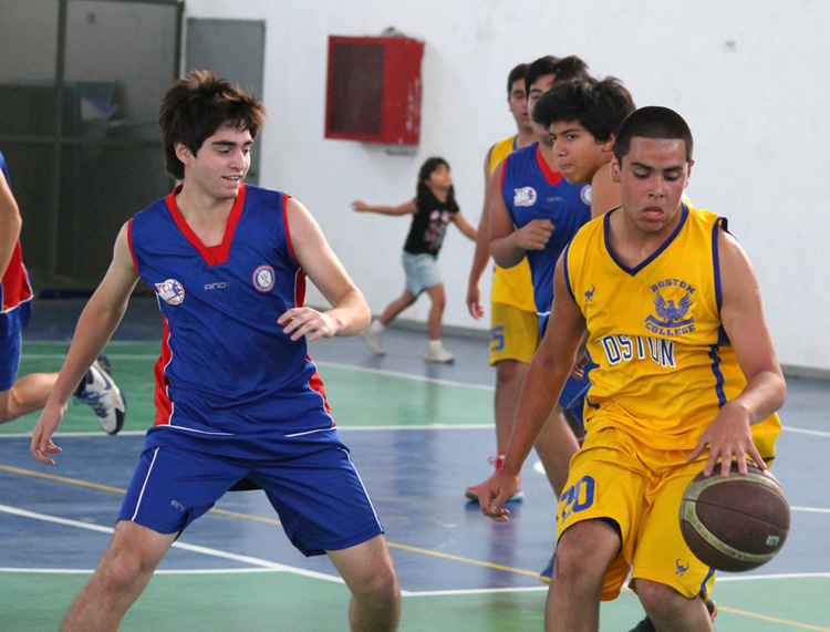 Amistoso Básquetbol en Boston College Huechuraba